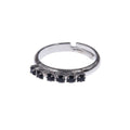 Anello con cristalli Swarovski neri a fila e regolabile, vista laterale Made In Italy su Giamas