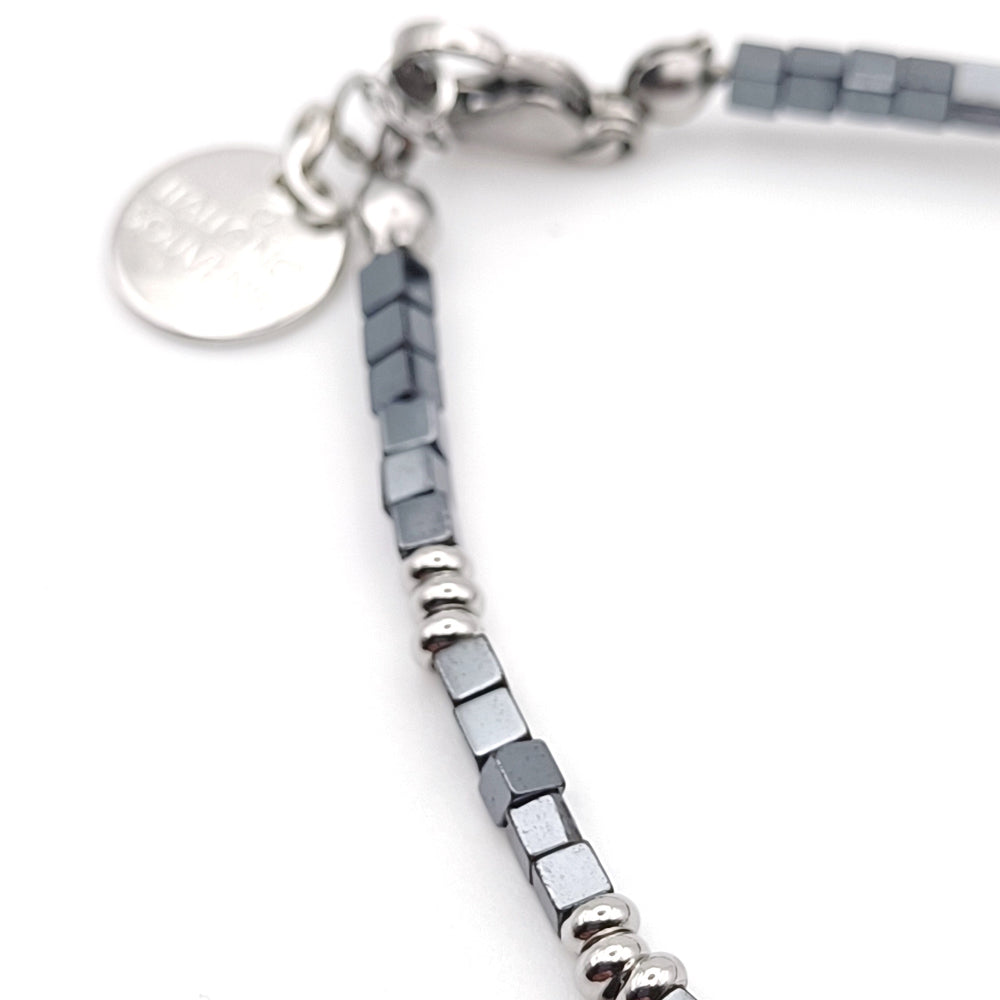 Particolare bracciale ematite cubetti geometrici Giamas - made in Italy