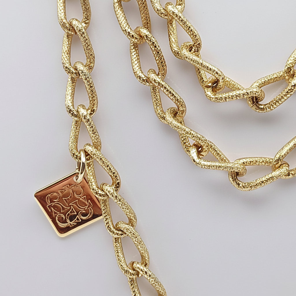 Particolare collana dorata maglie larghe Giamas - artigianato italiano