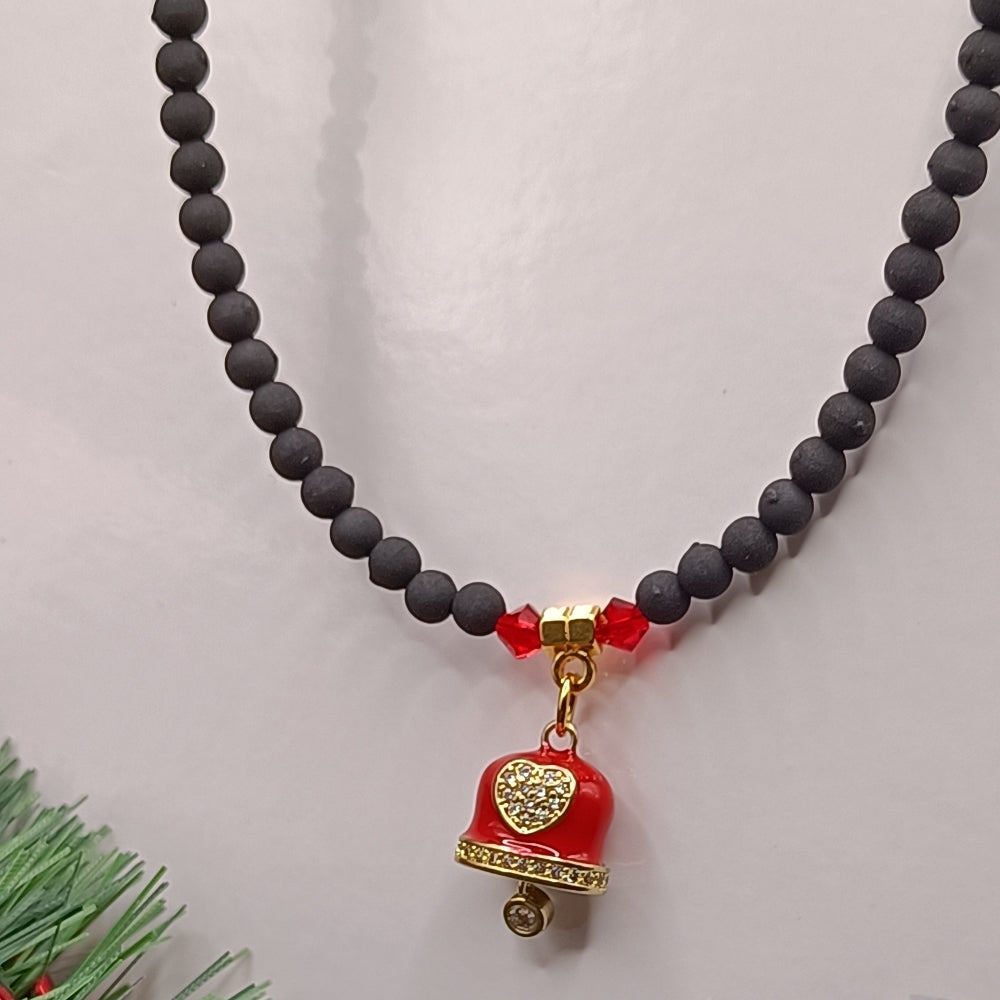 Collana con Perle di Lava Sintetizzata e Campanella Rossa  by ungioielloperte.com