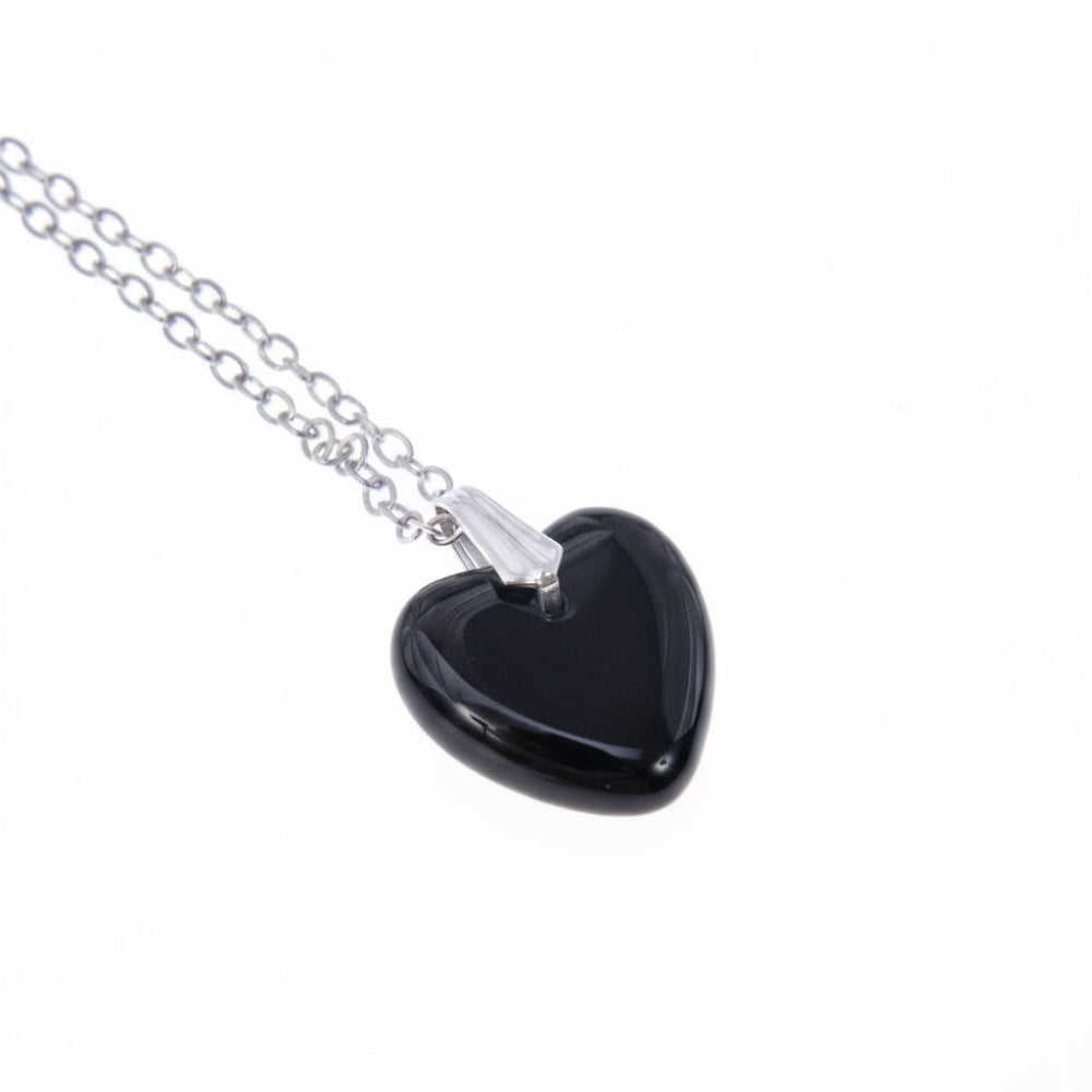 Collana donna con pendente cuore in vetro artigianale napoletano - vista frontale su sfondo bianco