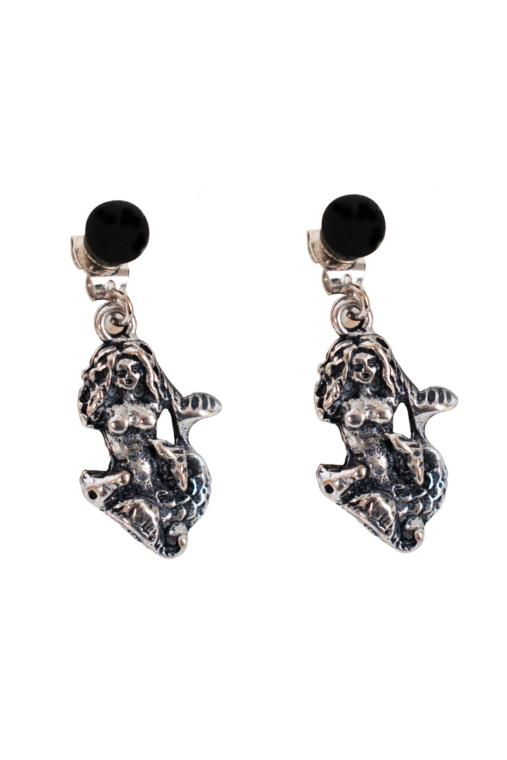 Orecchini Sirena Parthenope indossati, simbolo mitologico di Napoli in metallo argentato