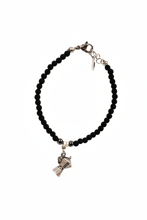 Bracciale napoletano con charm moka caffettiera e pietra lavica nera indossato al polso fatto a mano in Italia