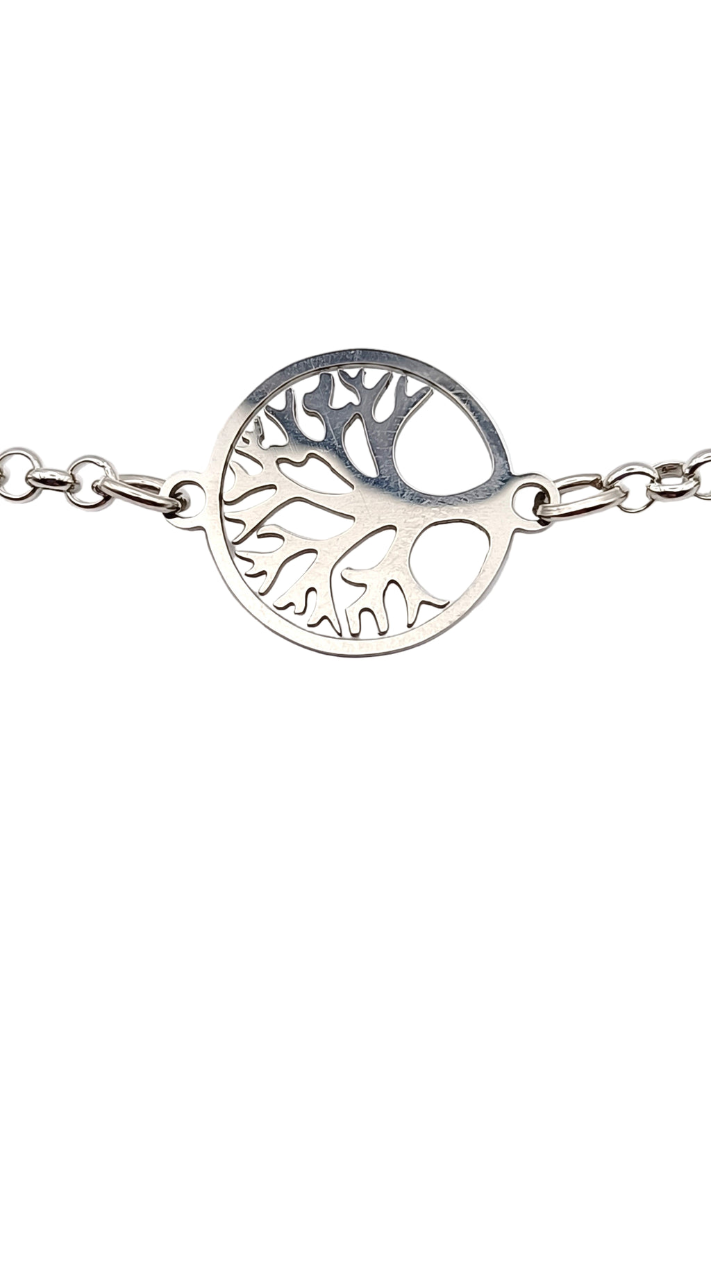 Dettaglio set gioielli albero della vita in metallo argentato con collana, bracciale e orecchini