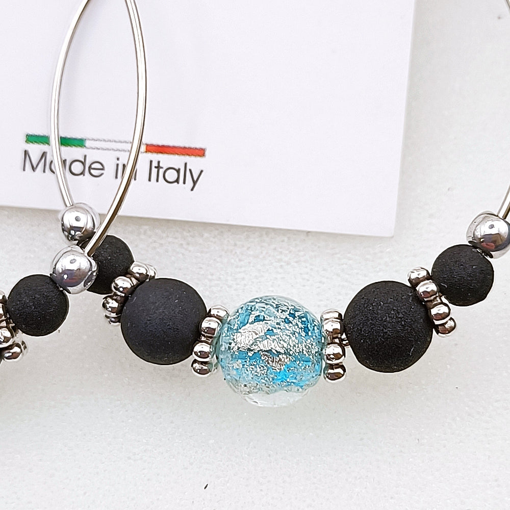 Orecchini a cerchio con pietra lavica e vetro di Murano celeste - Giamas