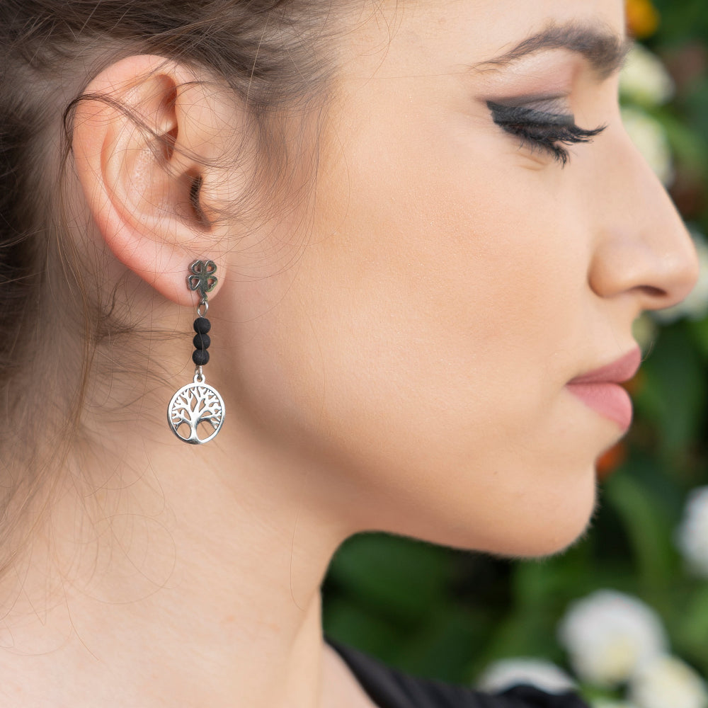 Orecchini albero della vita indossati da modella Souvenir Italiano by Rebollo