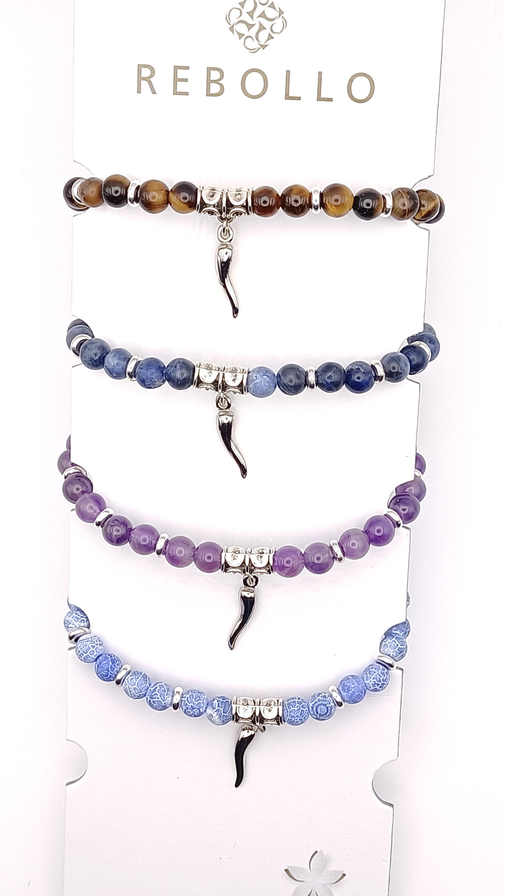 Espositore con bracciali con pietre naturali di manifattura Rebollo