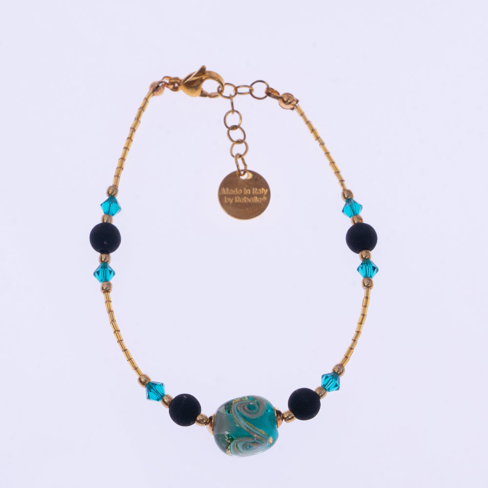 Bracciale di ungioielloperte.com con perle in pietra lavica, perla in vetro di Murano verde e cristalli Swarovski