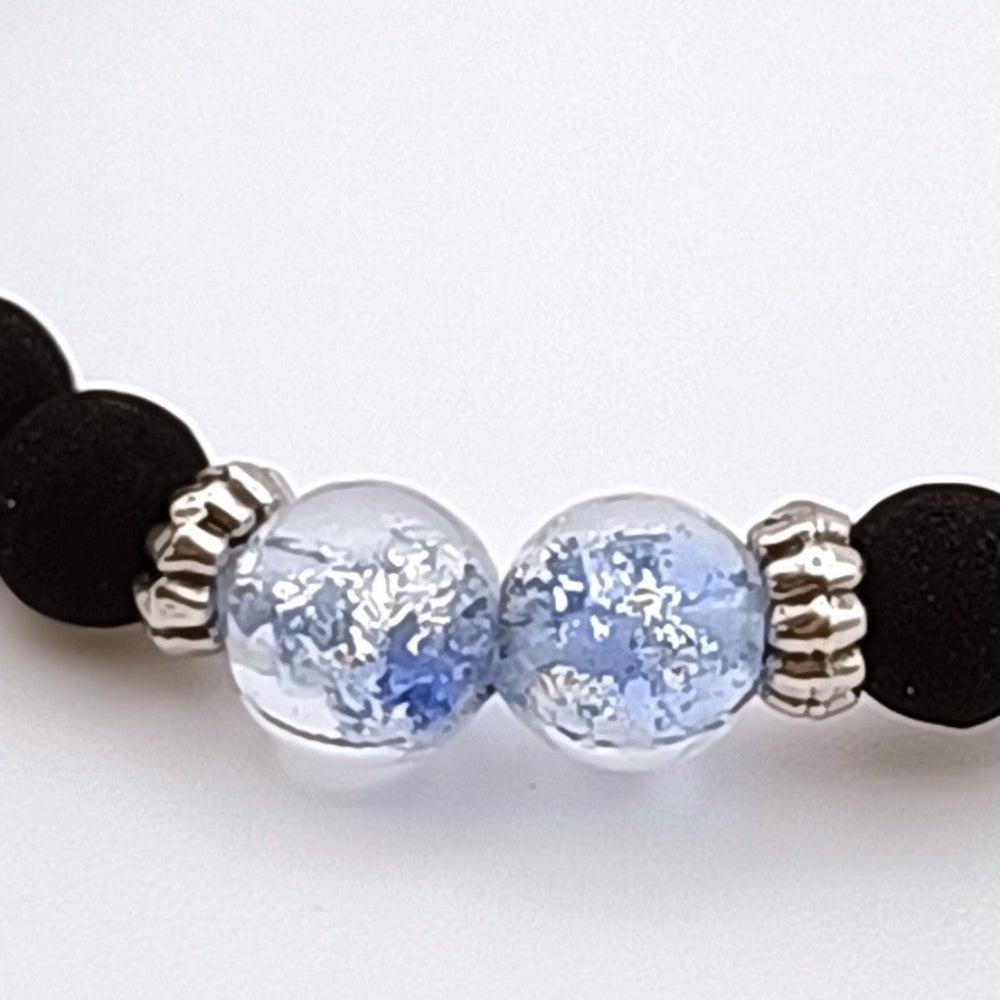 Dettaglio bracciale artigianale di ungioielloperte.com con perle in vetro di Murano silver e dettagli in argento