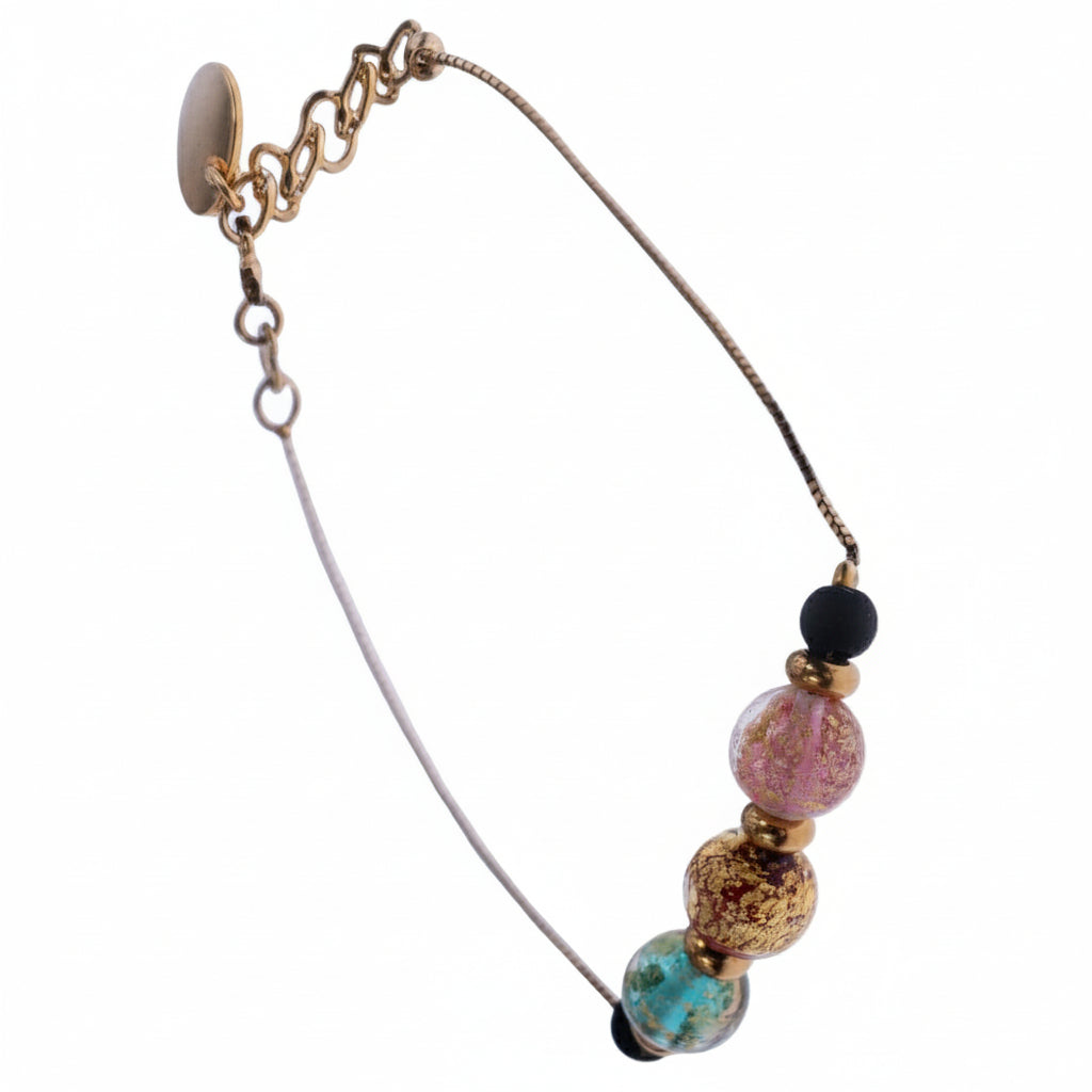 Bracciale di ungioielloperte.com con perle colorate in vetro di Murano e chiusura regolabile