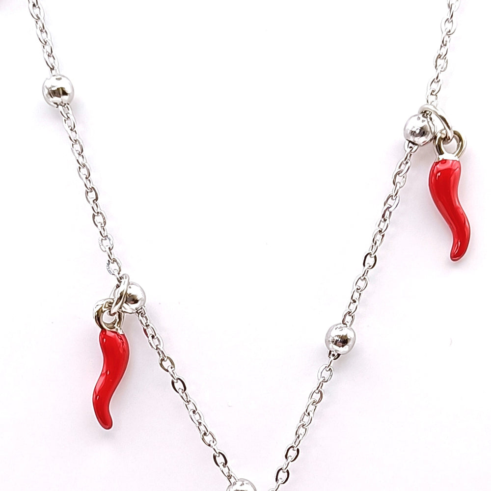 Collana da donna by ungioielloperte con cornetti rossi in metallo particolare