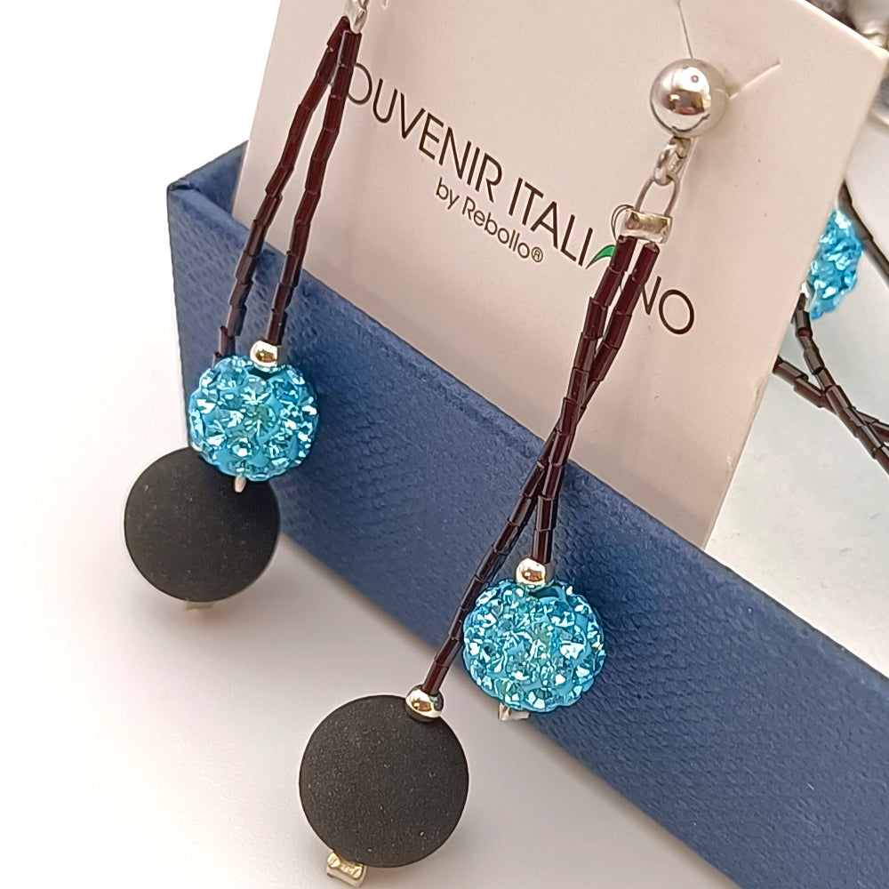 Orecchini pendenti con perle nere in pietra lavica sintetizzata e cristalli Swarovski azzurri souvenir italiano - ungioielloperte