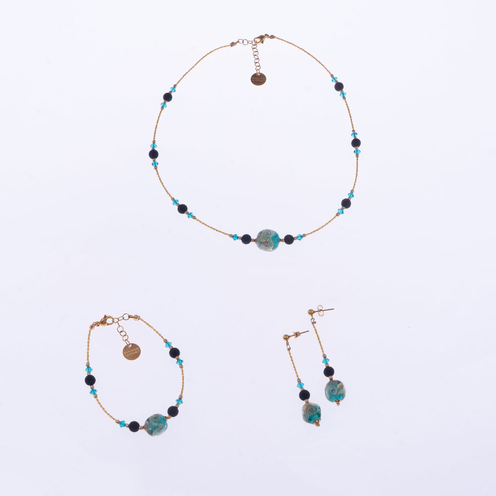 Set di gioielli by ungioielloperte, con vetro di Murano azzurro composto da collana, bracciale e orecchini