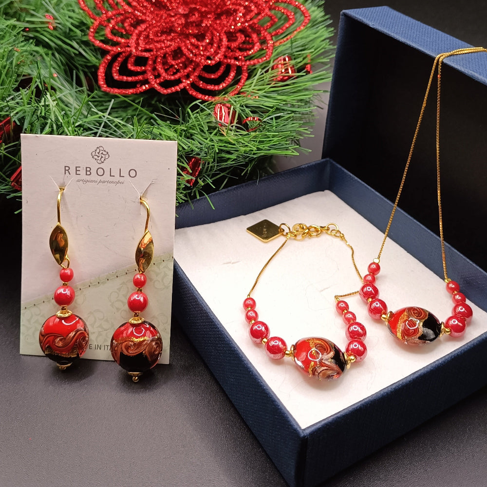 Set con orecchini pendenti, collana e bracciale by Rebollo con sfere in vetro murano rosso